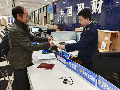 从江县税务局启动第28个全国税收宣传月 深化税务信息公开，优化纳税服务”, “content”: